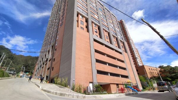 Arriendo Apartaestudio en Chapinero Alto View 63 - Image 3