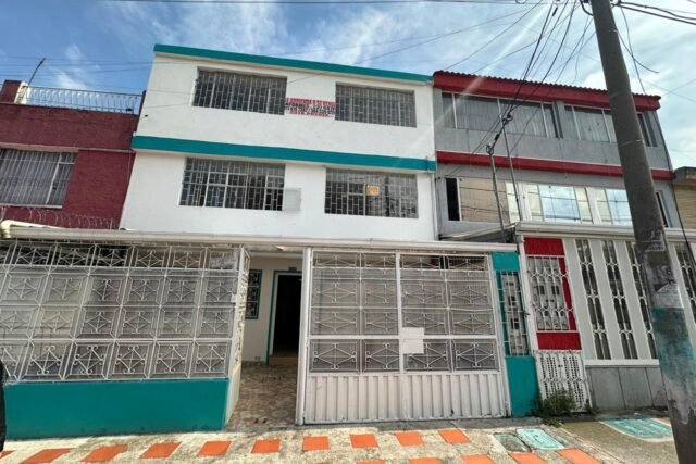 Arriendo Amplia Casa Comercial en Santa Isabel